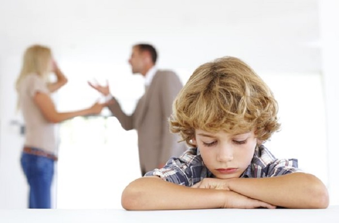 Con cái chịu ảnh hưởng tâm lý nặng nề sau khi cha mẹ ly hôn