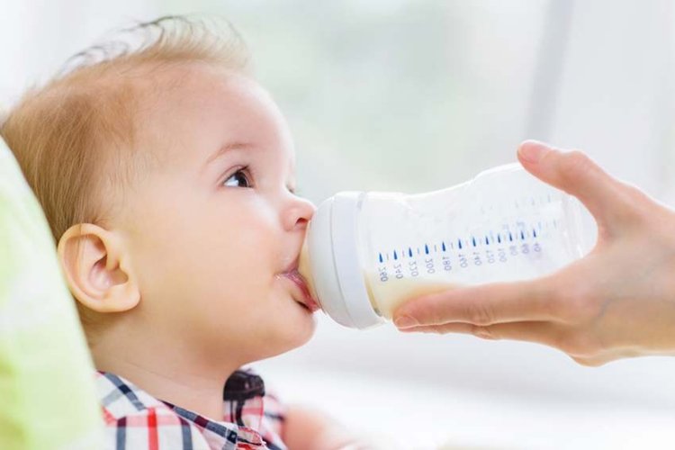 Bé trên 1 tuổi uống bao nhiêu sữa một ngày là đủ?