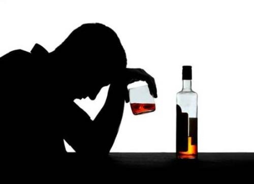 Thường xuyên uống rượu làm ảnh hưởng đến chất lượng tinh trùng