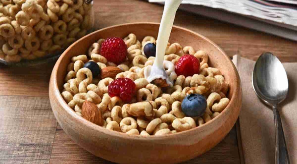 Ăn sáng bằng ngũ cốc để cung cấp đủ chất dinh dưỡng cho cơ thể