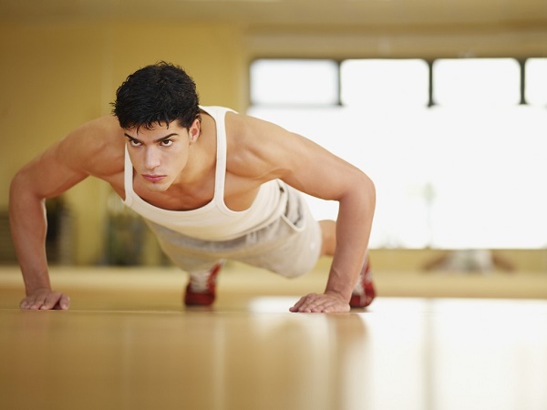 Tập luyện thể dục thể thao thường xuyên và có một chế độ dinh dưỡng khoa học sẽ giúp nam giới nhanh chóng lấy lại phong độ của bản thân