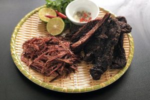 100g Thịt Trâu Gác Bếp Bao Nhiêu Calo? Ăn Trâu Gác Bếp có béo không