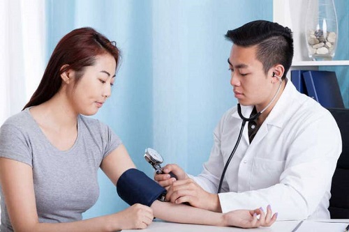 Sớm điều trị và thường xuyên kiểm tra huyết áp là con đường phòng tránh cao huyết áp tốt nhất