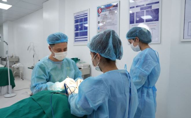 Quy trình cắt mí không sẹo: Góc nhìn chuyên môn từ bác sĩ Henry Thanh Sơn