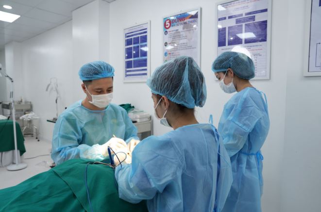 Quy trình cắt mí không sẹo: Góc nhìn chuyên môn từ bác sĩ Henry Thanh Sơn